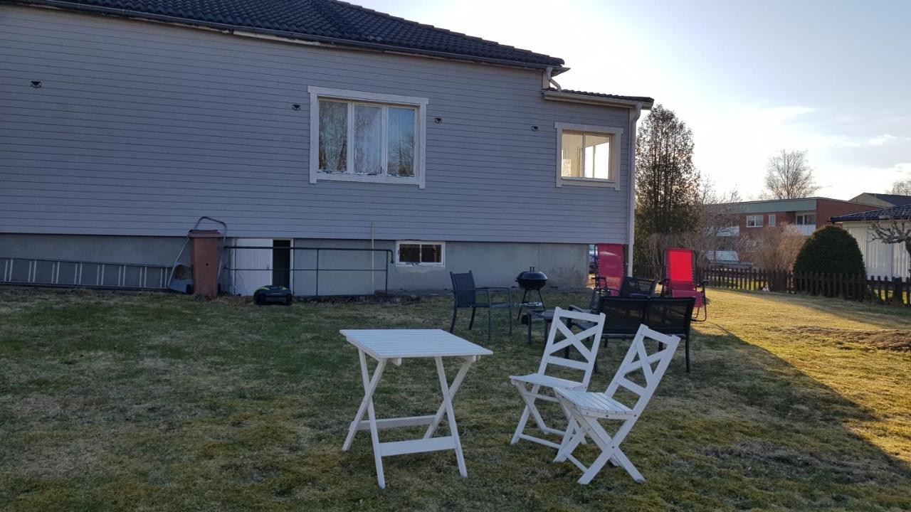 Trevligt Hus Med Egen Gard Och Fri Wifi, Emmaboda Kommun, Lindas ภายนอก รูปภาพ